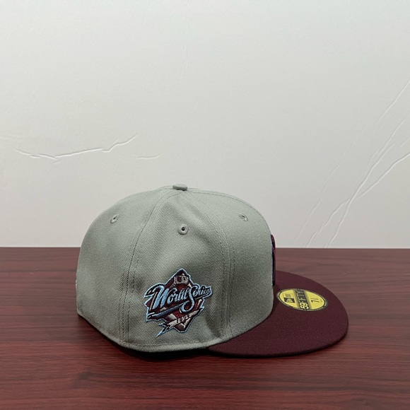 New Era, 59Fifty Fitted Hat, New York Yankees, Grey & Burgundy - Picture 3 of 10